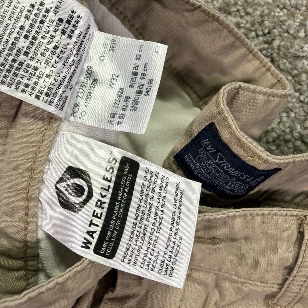 Vintage Levis Men Cargo Shorts W34 Tan Khaki Cotton Relaxed Multi Pocket Utility